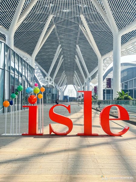 美矽微全息隐形屏亮相ISLE 2025图片